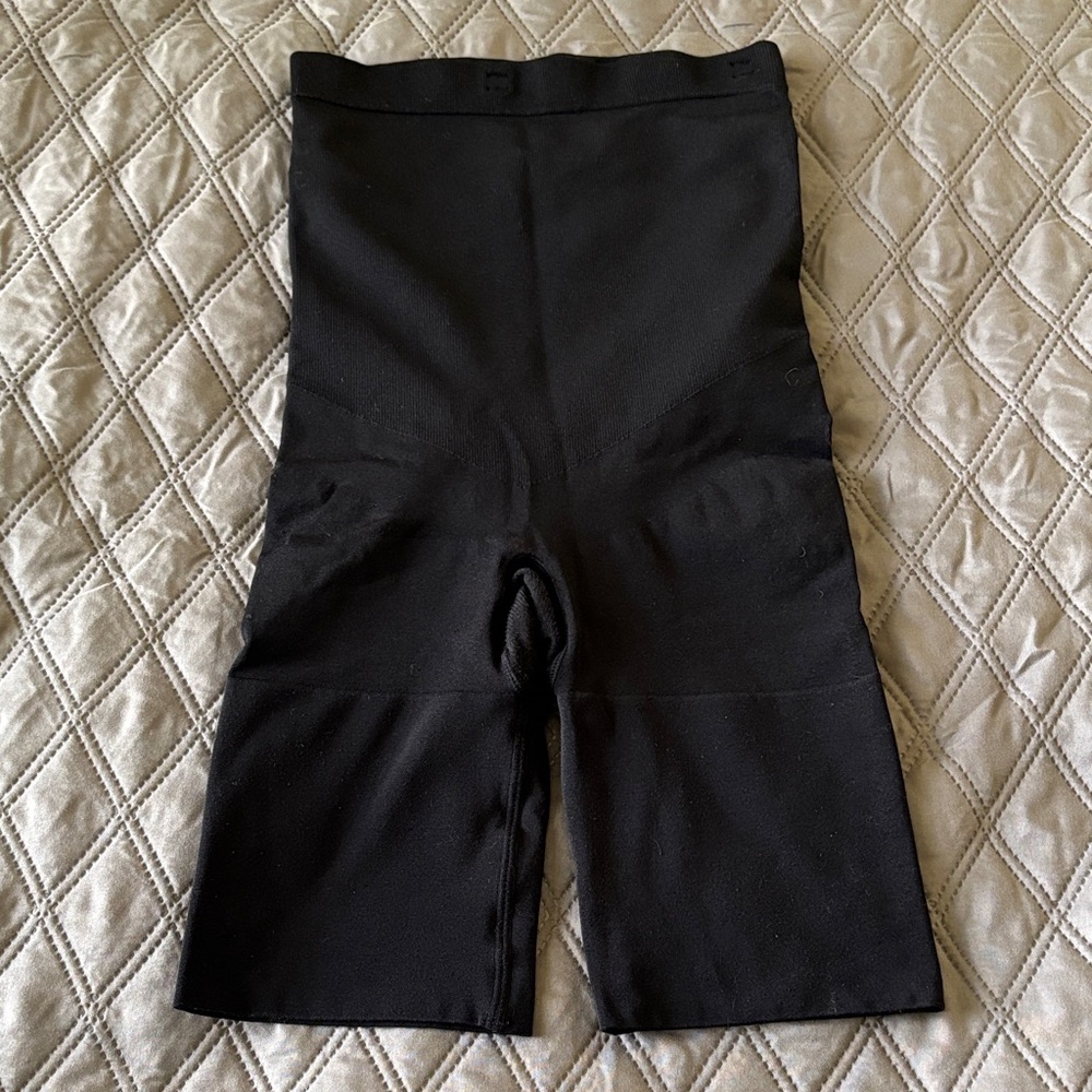 Spanx Shapewear Black High-Waisted Shorts Bottoms Mid Thigh Sara Blakely Size S